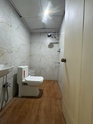 Standard-Doppelzimmer | Badezimmer