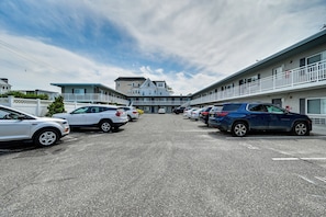 Property grounds - Walk to Boardwalk & Beach! Ocean City Studio (Ocean City)