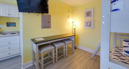 Walk to Boardwalk & Beach! Ocean City Studio
