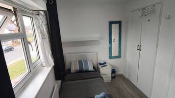 Iron/ironing board, Internet, bed sheets