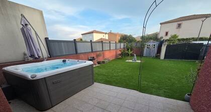 Jolie Villa avec Jacuzzi Proche Plage