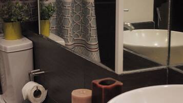 Dreibettzimmer, Flussblick | Badezimmer