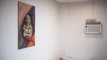 Basic Single Room, River View | Interior detail