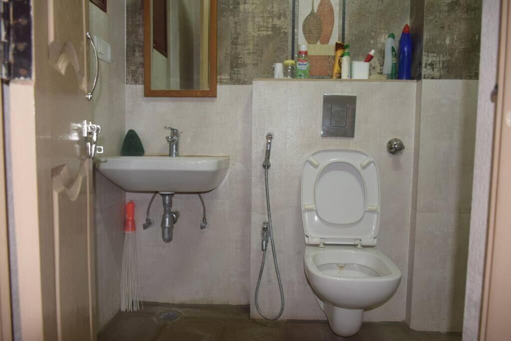 Shower, towels, soap, shampoo