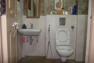 Ducha, toallas, jabón, shampoo