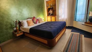 Espacio para trabajar con laptop y wifi gratis