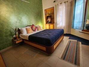 Laptop workspace, free WiFi - Golden Castle Villa (Mysuru)