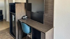 A small workspace with a desk, chair, and a flat-screen TV. - 1 King Bed|Non-Smoking, Micfridge (Selma)