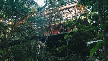Panoramic Tree House, Balcony, Mountain View (Mono Aullador) | Terrace/patio