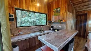 Panoramic Tree House, Balcony, Mountain View (Mono Capuchino) | Private kitchen