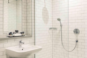A bathroom with a white sink, a glass shower enclosure, and a mirror. - Bristol Grand Hotel By Sunday - Standard Twin Room (Bristol)