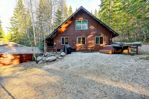 Exterior - Group Escape w/ Hot Tub, 18 Mi to Bavarian Village (Leavenworth)