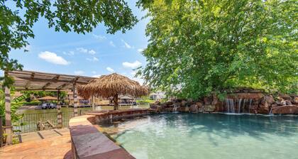 Lakefront Family Home w/ Private Pool in Willis