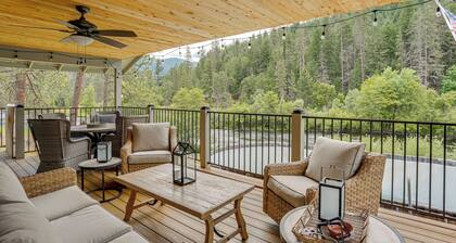 Pool & Dual Decks! Modern Trinity River Retreat
