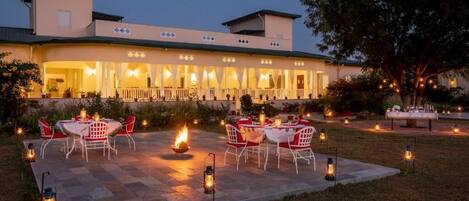 Outdoor dining