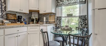 2 Mi to Beach & Boardwalk! New London Haven