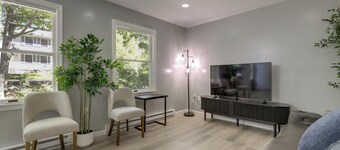 Modern Home Minutes to Mystic, Casinos and Ocean
