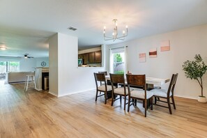 Dining - Pool Table & Patio! Group Hub, 4 Mi to SeaWorld (San Antonio)