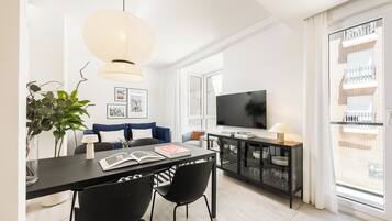Apartamento familiar, 2 habitaciones | Zona de estar