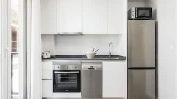 Familienapartment, 2 Schlafzimmer | Eigene Küche | Wasserkocher mit Kaffee-/Teezubehör, großer Kühlschrank, Mikrowelle