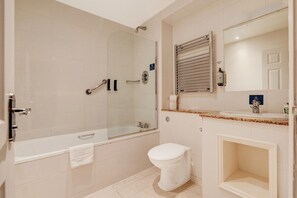 Bathroom - Standard family of 5 room (Liverpool)