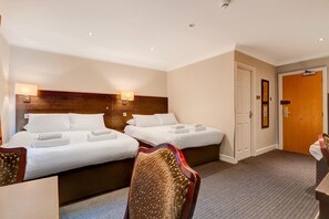 Unclassified image, 3 of 18, button - Standard family of 5 room (Liverpool)
