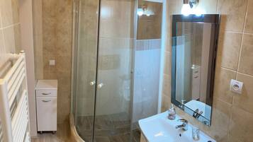 Standard Studio, Patio, Courtyard View | Bathroom | Shower, towels, soap, toilet paper