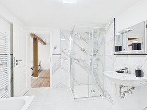 Bathroom - Vrbo Property (Görlitz)