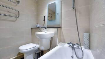Un baño moderno con inodoro, lavamanos y bañera.