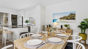 Dining - Baya House – Modern Comfort in the Heart of New Plymouth (Safety Beach)