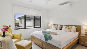 Room - Baya House – Modern Comfort in the Heart of New Plymouth (Safety Beach)