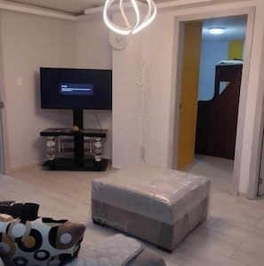 Interior - Modern Comfort and Convenience in South Quito (Pichincha)
