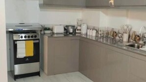 Private kitchen - Modern Comfort and Convenience in South Quito (Pichincha)