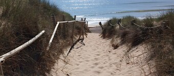 Seaside Apartment, Plage des Becs