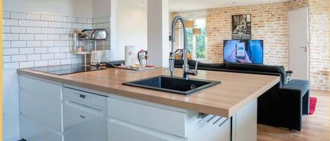Fridge, microwave, oven, dishwasher