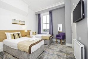 Room - Twin Room with Sea View (Eastbourne)