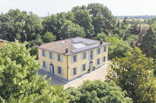 Villa in Crespellano with 5 bedrooms sleeps 10