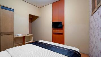 Desk, free WiFi, bed sheets