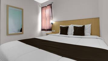 Escritorio, wifi gratis y ropa de cama