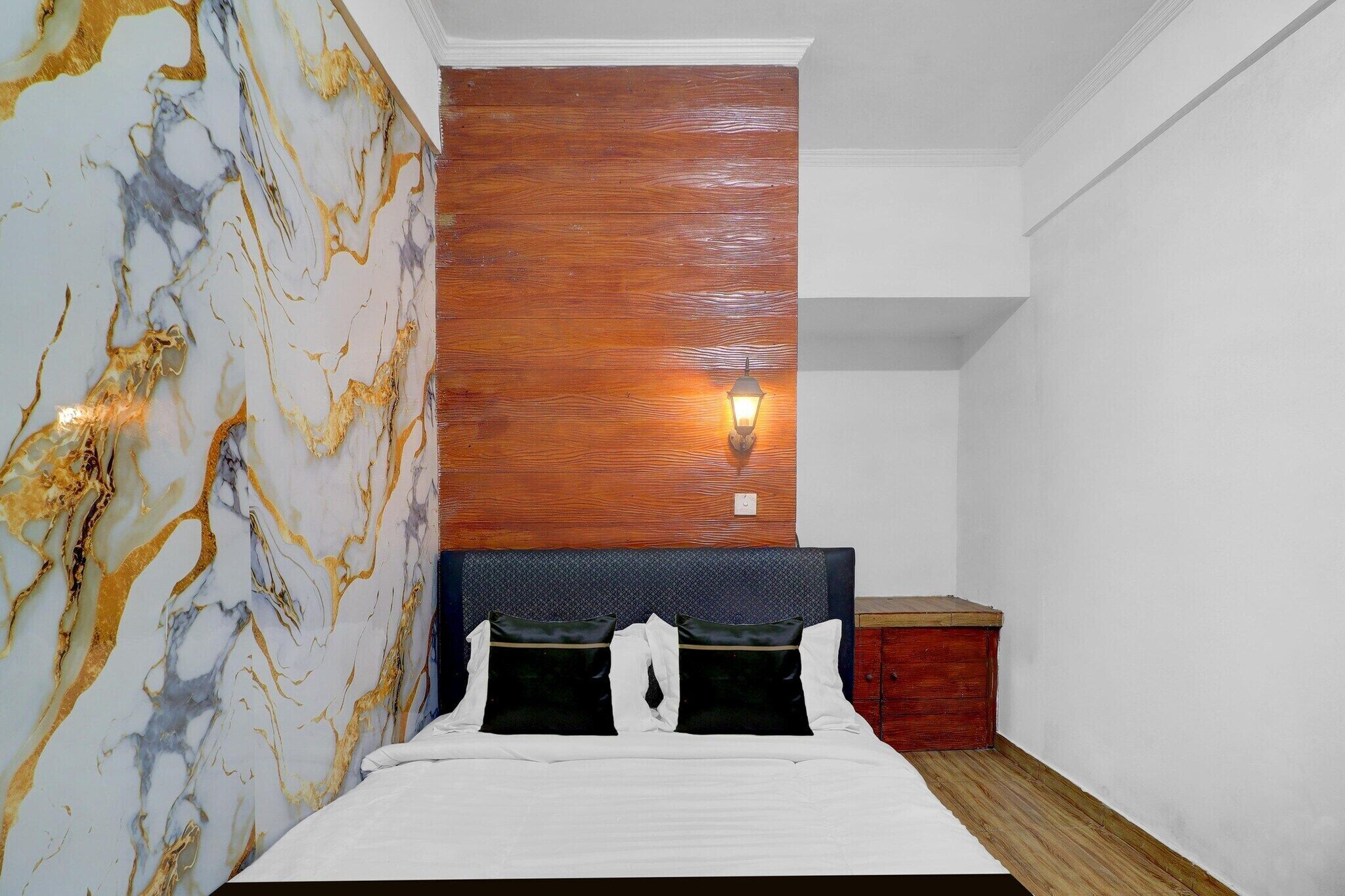 Desk, free WiFi, bed sheets