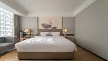 Quarto casal superior, vista para a cidade | Escrivaninha, Wi-Fi de cortesia