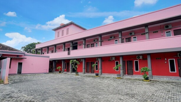Exterior - Yasmine Syariah Deluxe Retreat (Bandar Lampung)
