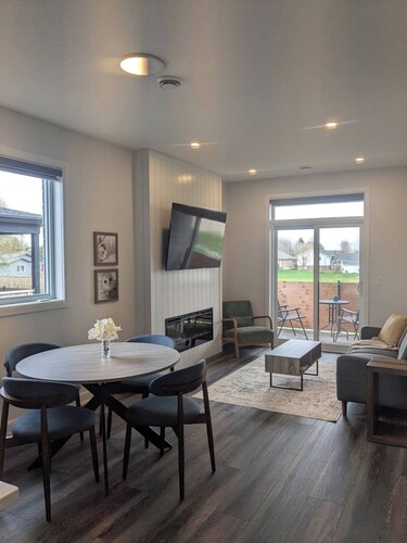 Quiet 2BR Condo Near Hospital and Wi-fi