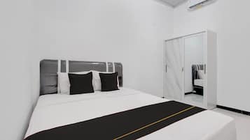 Desk, free WiFi, bed sheets
