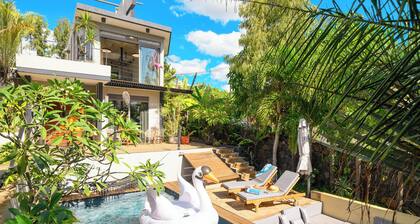 Private tropical loft in shared villa + pool + jacuzzi