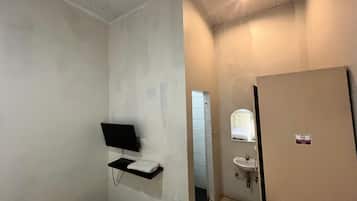 Shower, bidet, towels