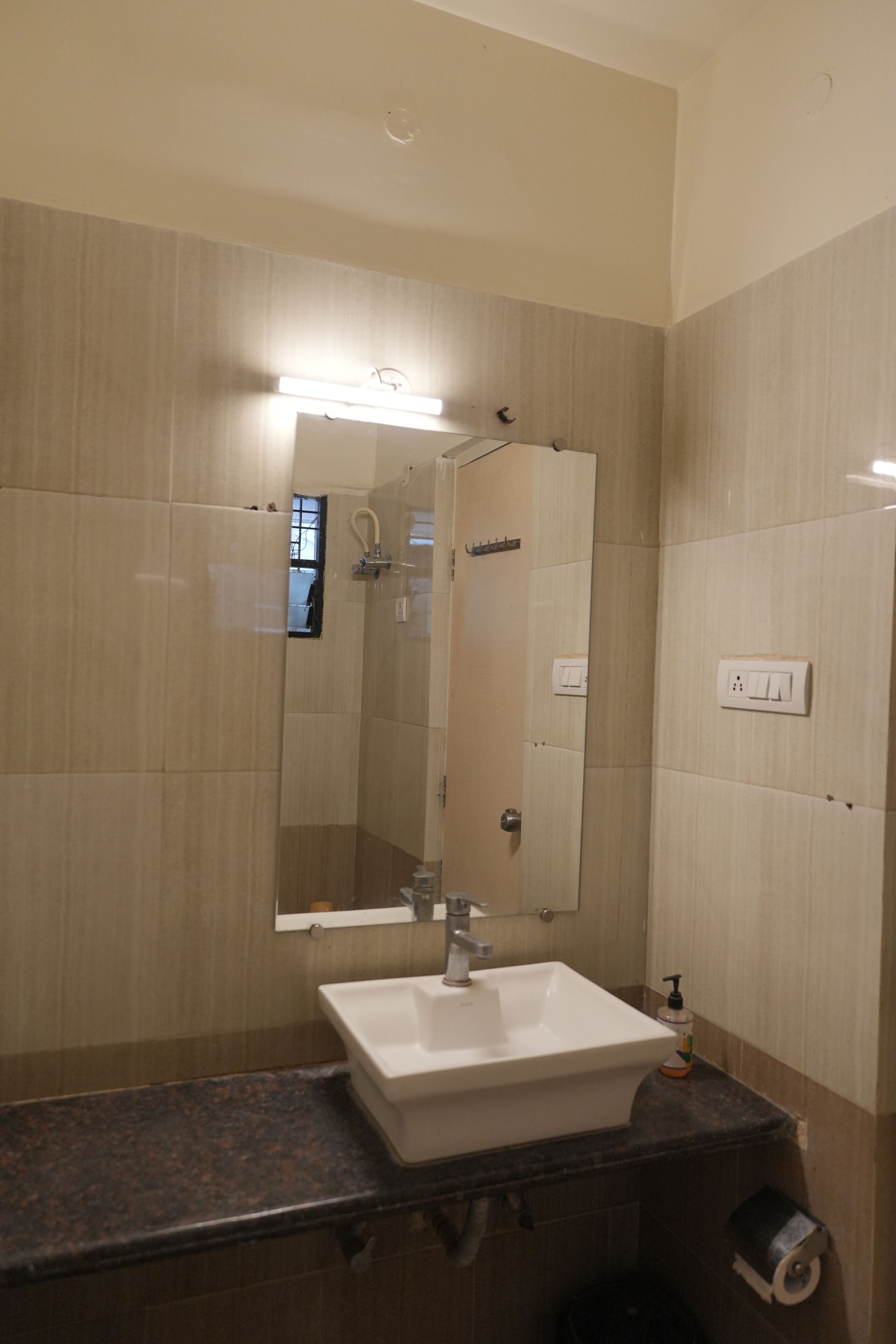 Deluxe Room | Bathroom | Free toiletries, towels, soap, shampoo