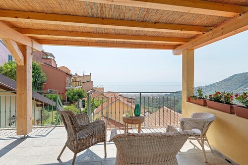 Apartment 'Rosmarino' with Sea View, Wi-Fi, and Air Conditioning
