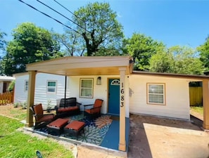 Terrace/patio - Joyland Jewel with Fenced in backyard (Atlanta)