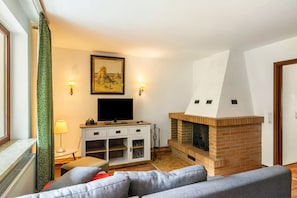 Fernseher, Kamin